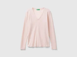 Long sleeve t-shirt with V-neck