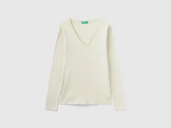 Long sleeve t-shirt with V-neck