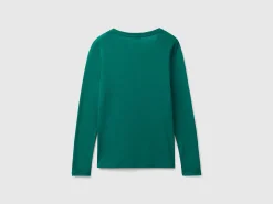 Long sleeve t-shirt with V-neck