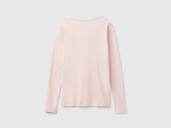 Long sleeve t-shirt with V-neck