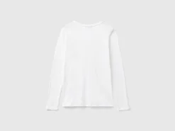 Long sleeve t-shirt with V-neck