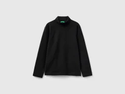 Long sleeve turtleneck t-shirt