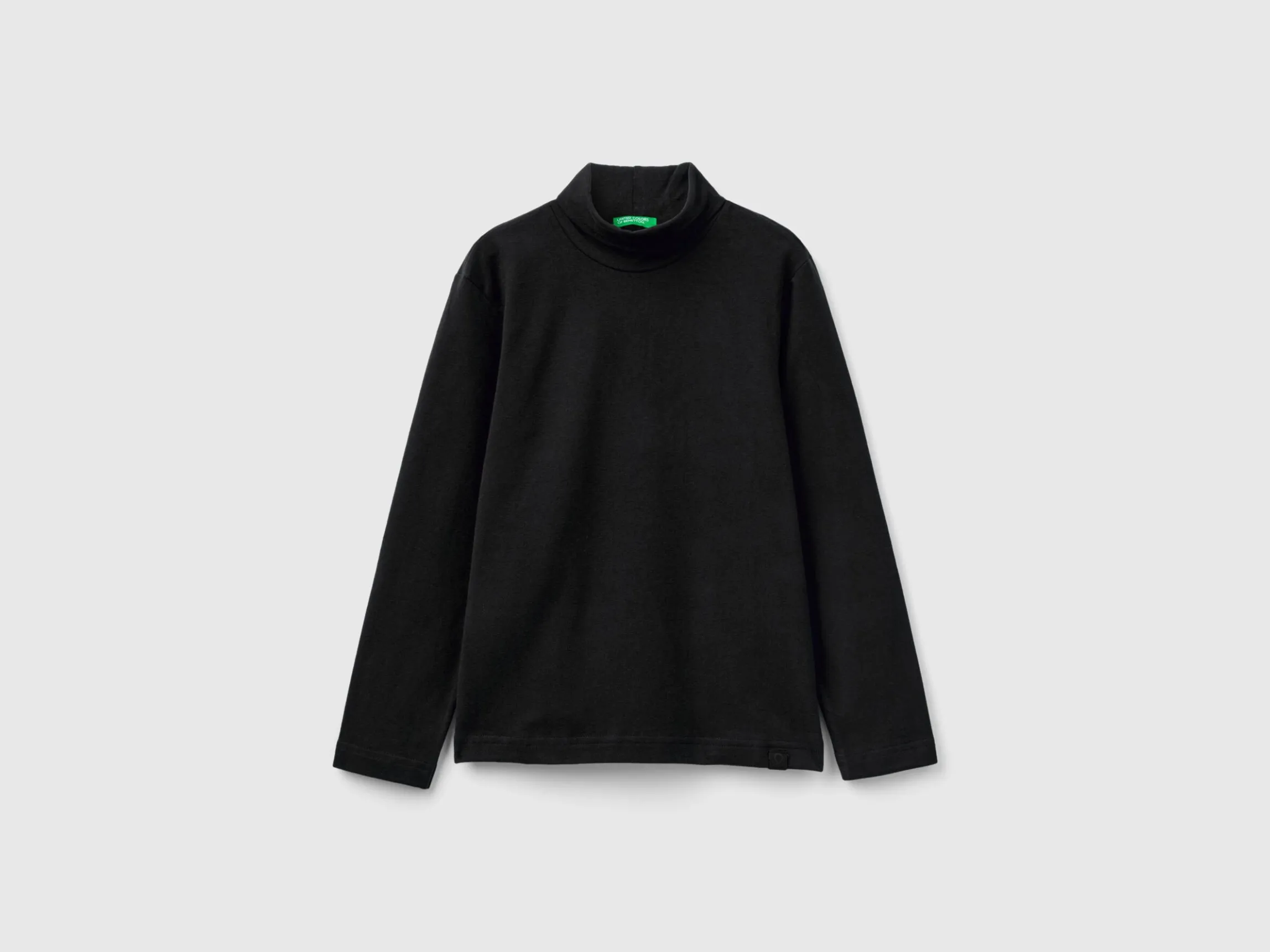 Long sleeve turtleneck t-shirt