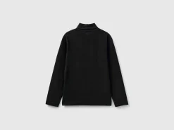 Long sleeve turtleneck t-shirt