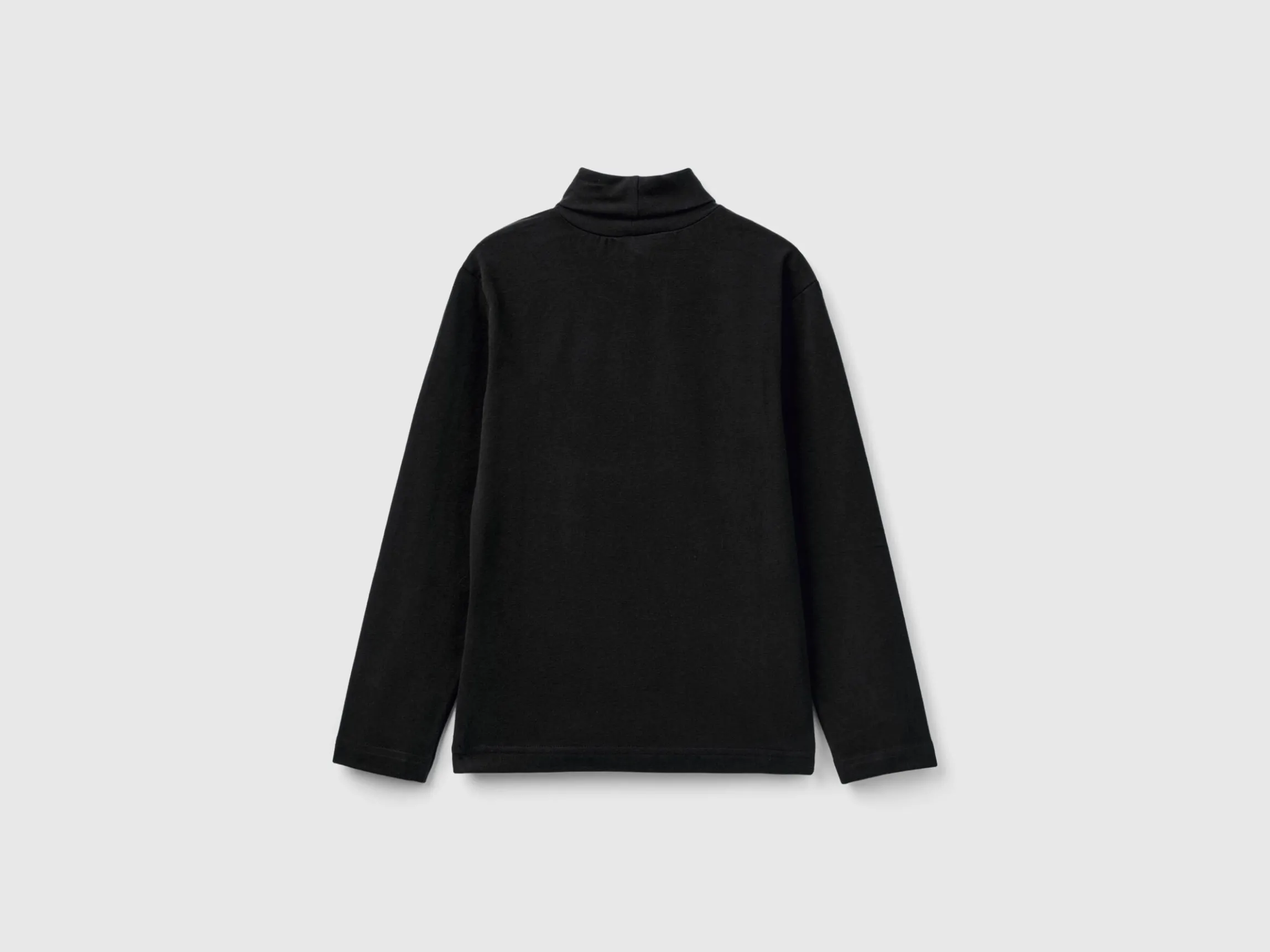 Long sleeve turtleneck t-shirt