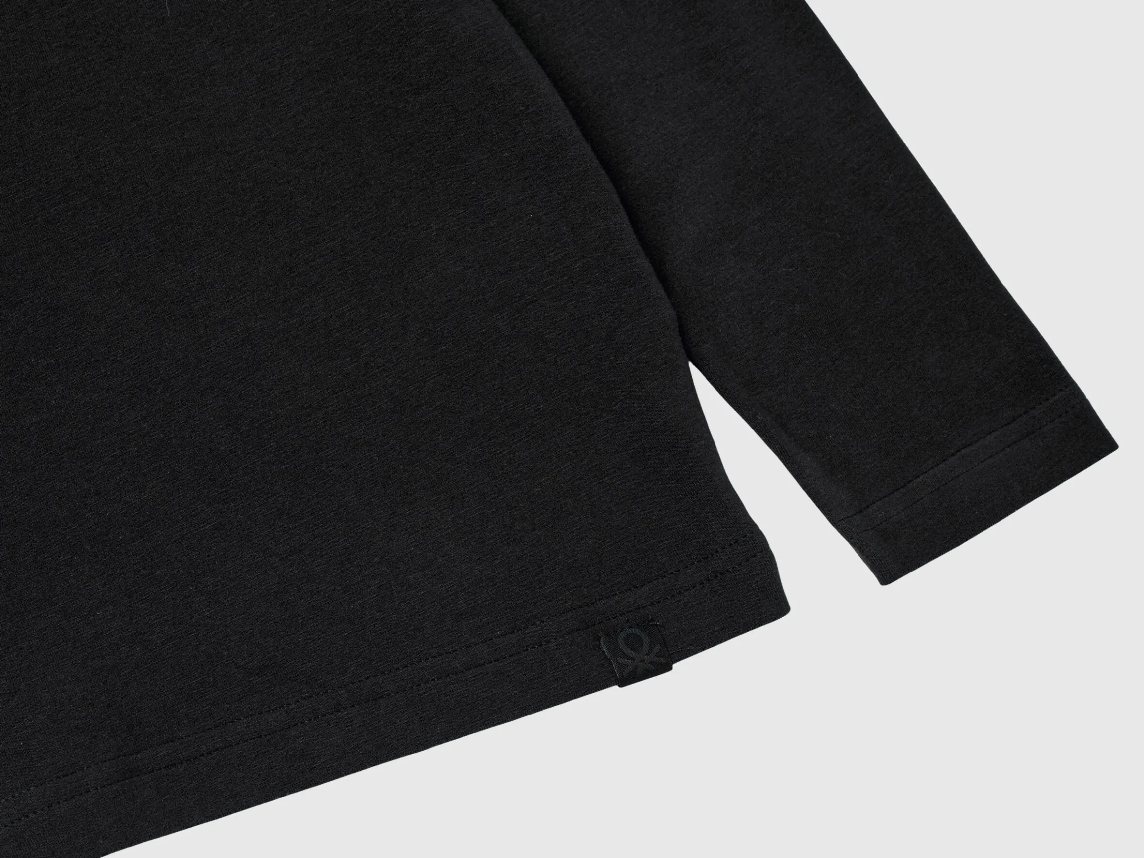 Long sleeve turtleneck t-shirt