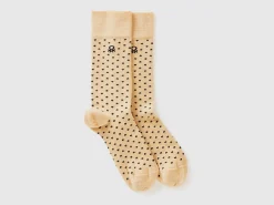 Long socks with beige hearts