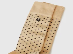 Long socks with beige hearts