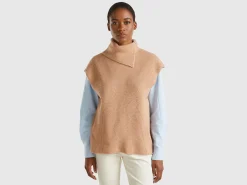 Long vest with high neck