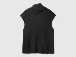 Long vest with high neck