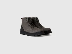 Low lace-up boots