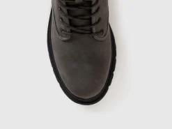 Low lace-up boots