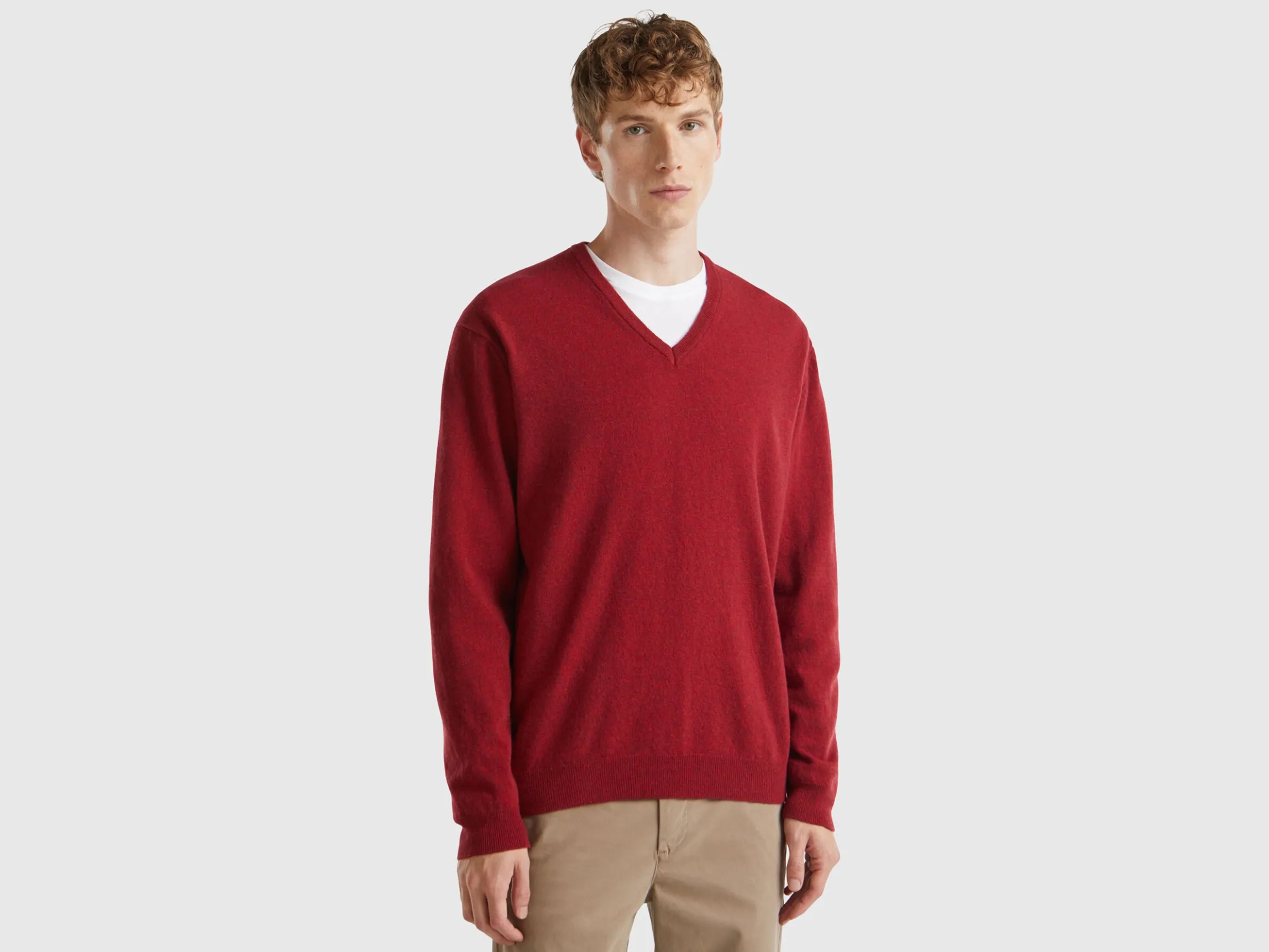 Marl red V-neck sweater in pure Merino wool