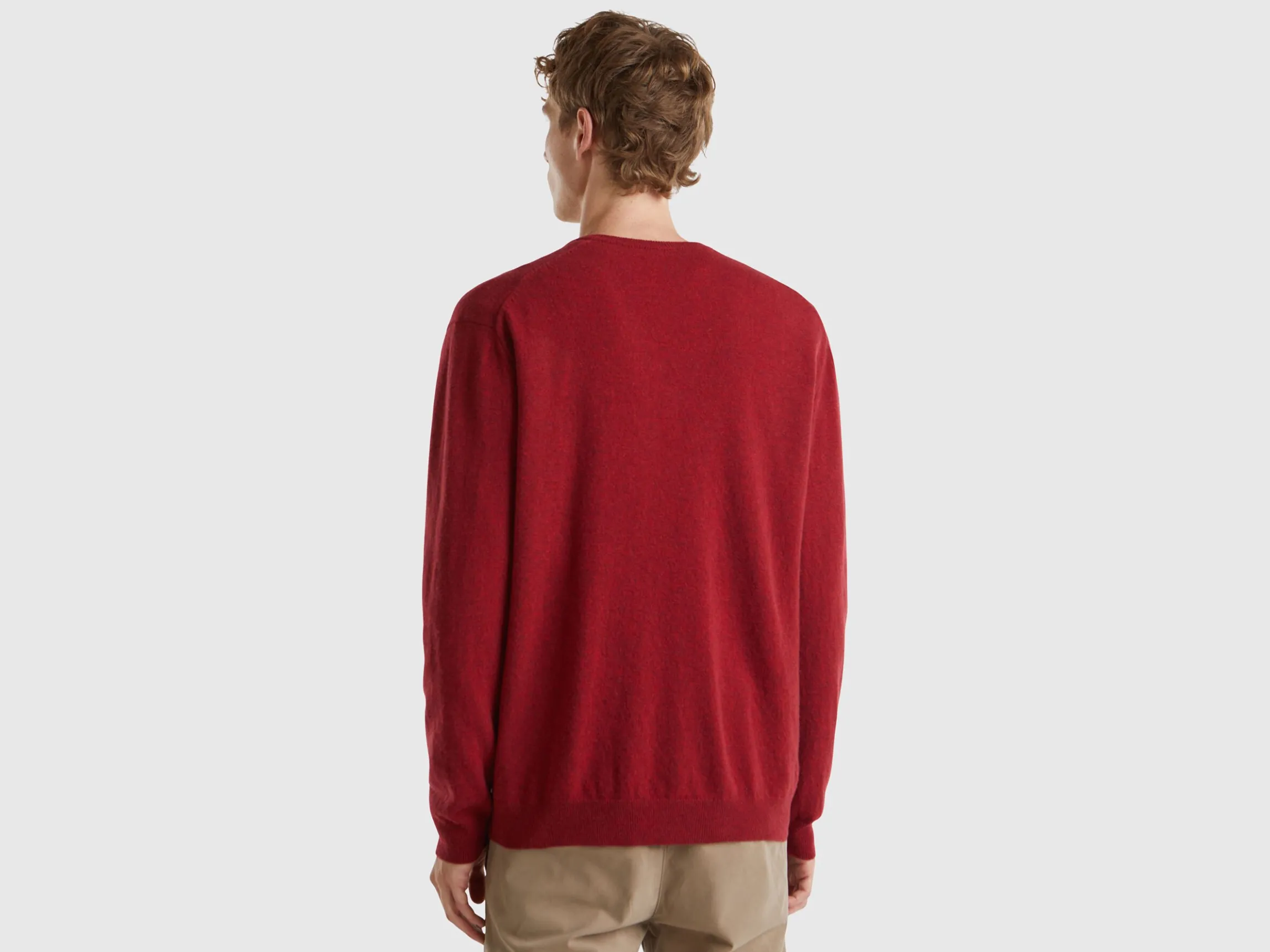 Marl red V-neck sweater in pure Merino wool