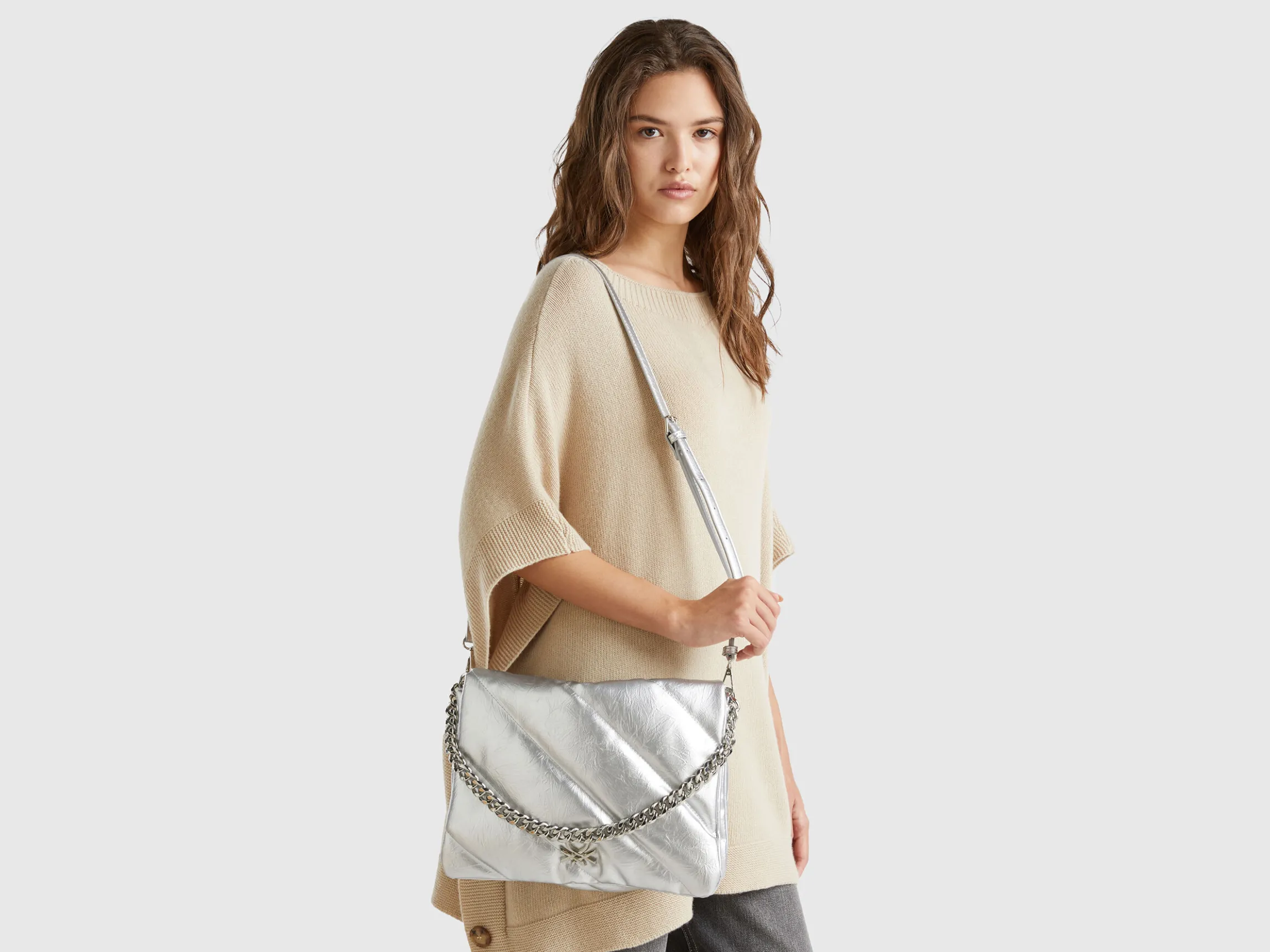 Medium bag with chain shoulder strap