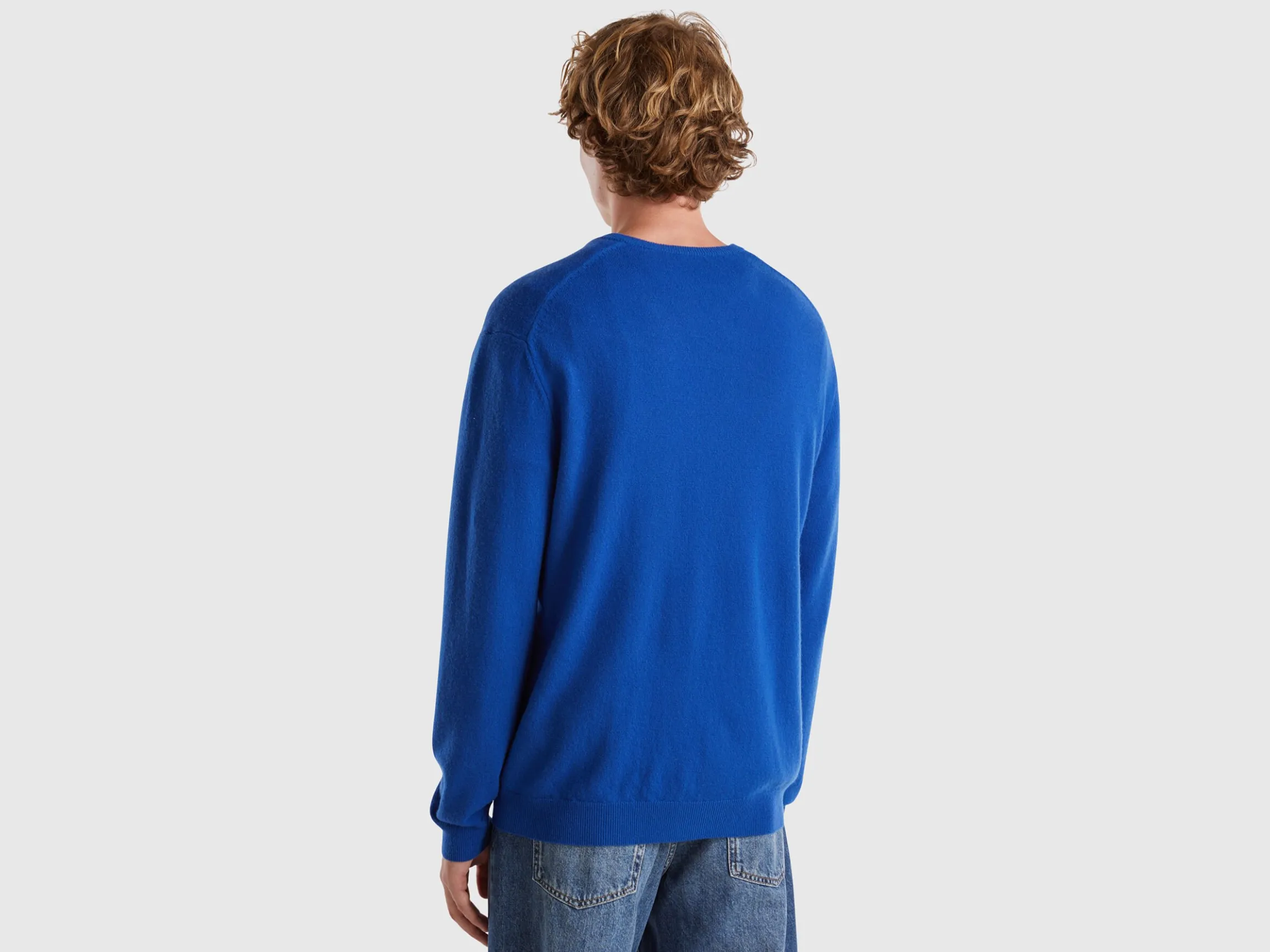 Midnight blue V-neck sweater in pure Merino wool