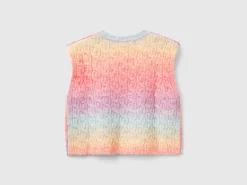 Multicolored vest with cables