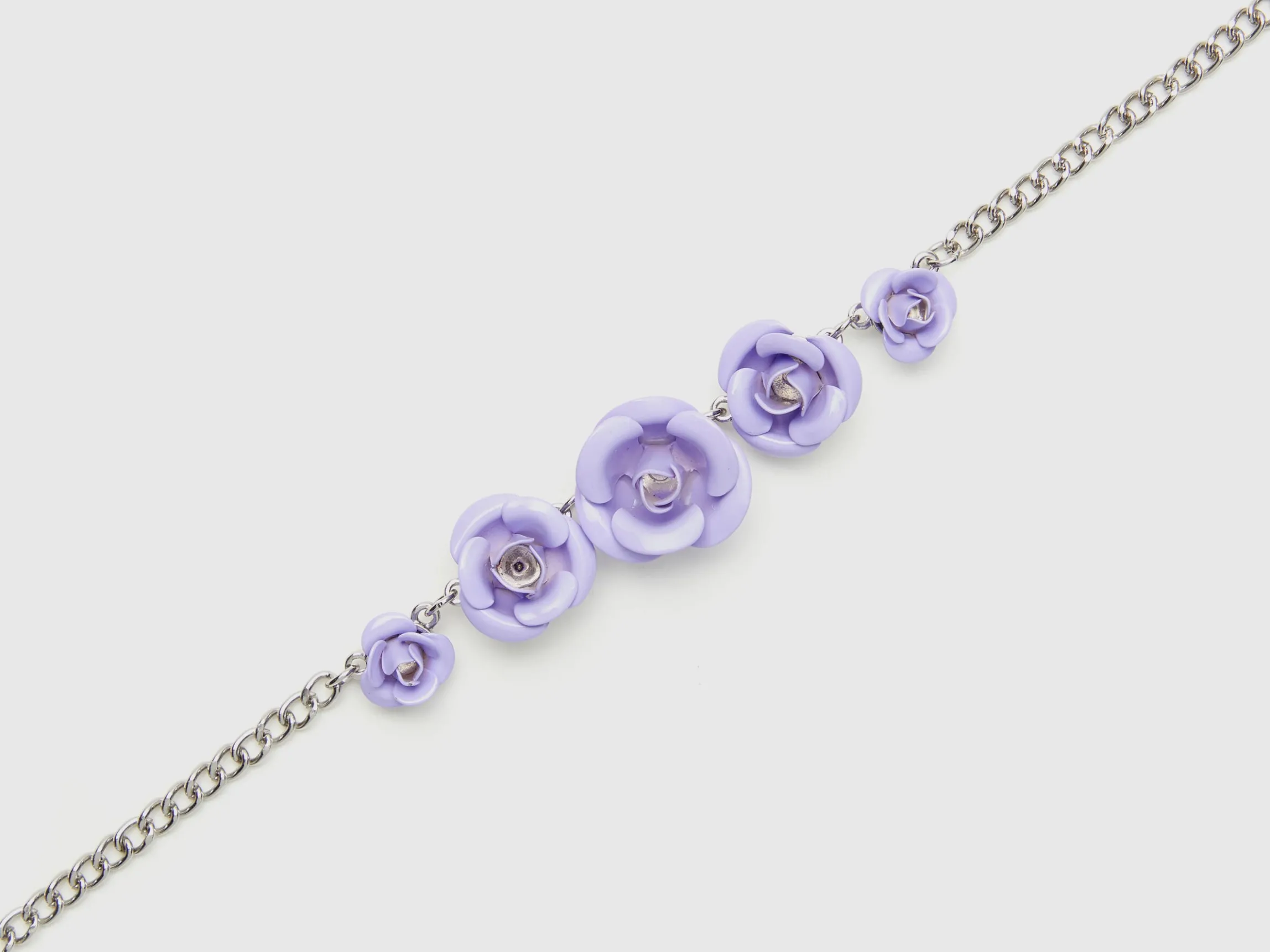 Necklace with roses