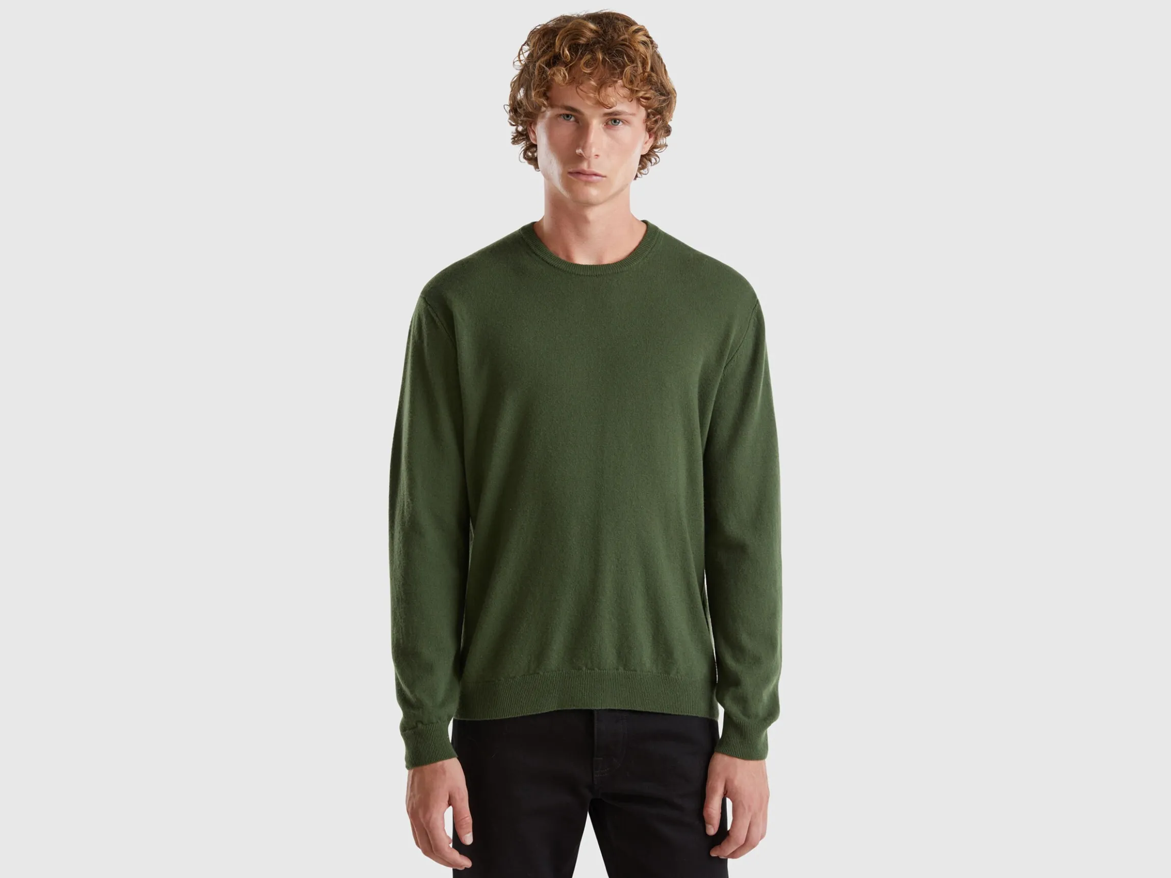 Olive green crew neck sweater in pure Merino wool