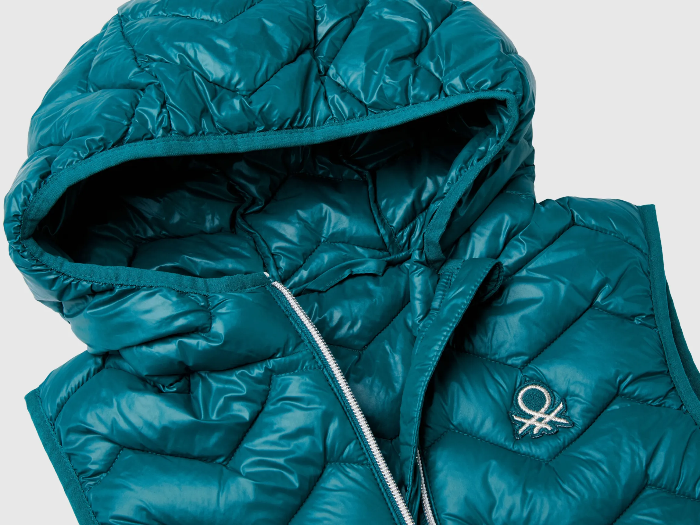 Padded vest in 3D wadding with hood