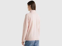 Pastel pink turtleneck in wool and cashmere blend