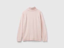 Pastel pink turtleneck in wool and cashmere blend