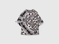 Patterned blouse with rouches on the neck