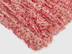 Patterned scarf in viscose