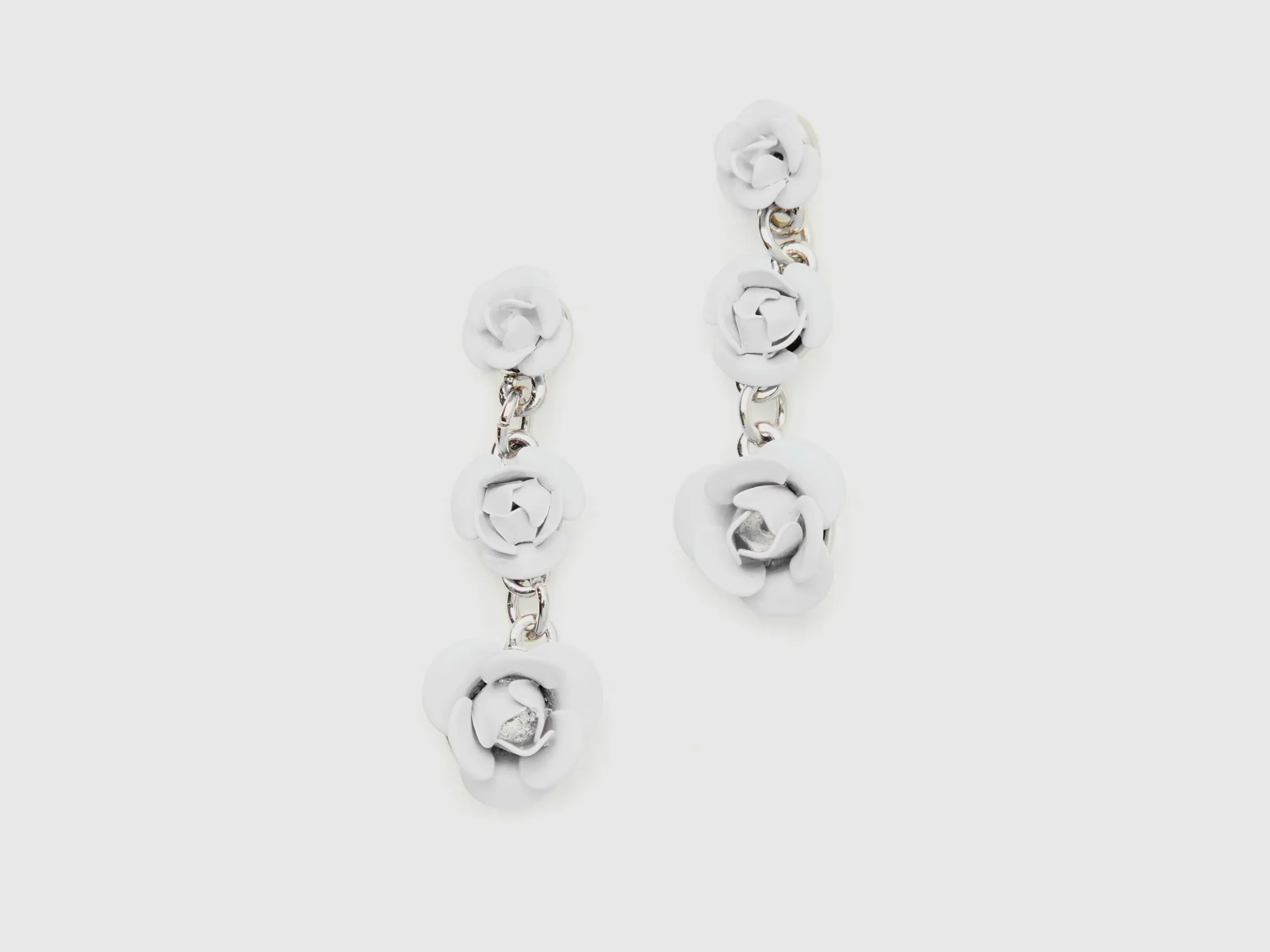 Pendant earrings with roses