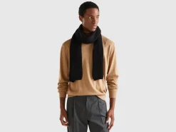 Pure virgin wool scarf
