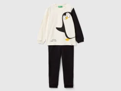 Pyjamas with penguin print