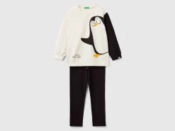 Pyjamas with penguin print