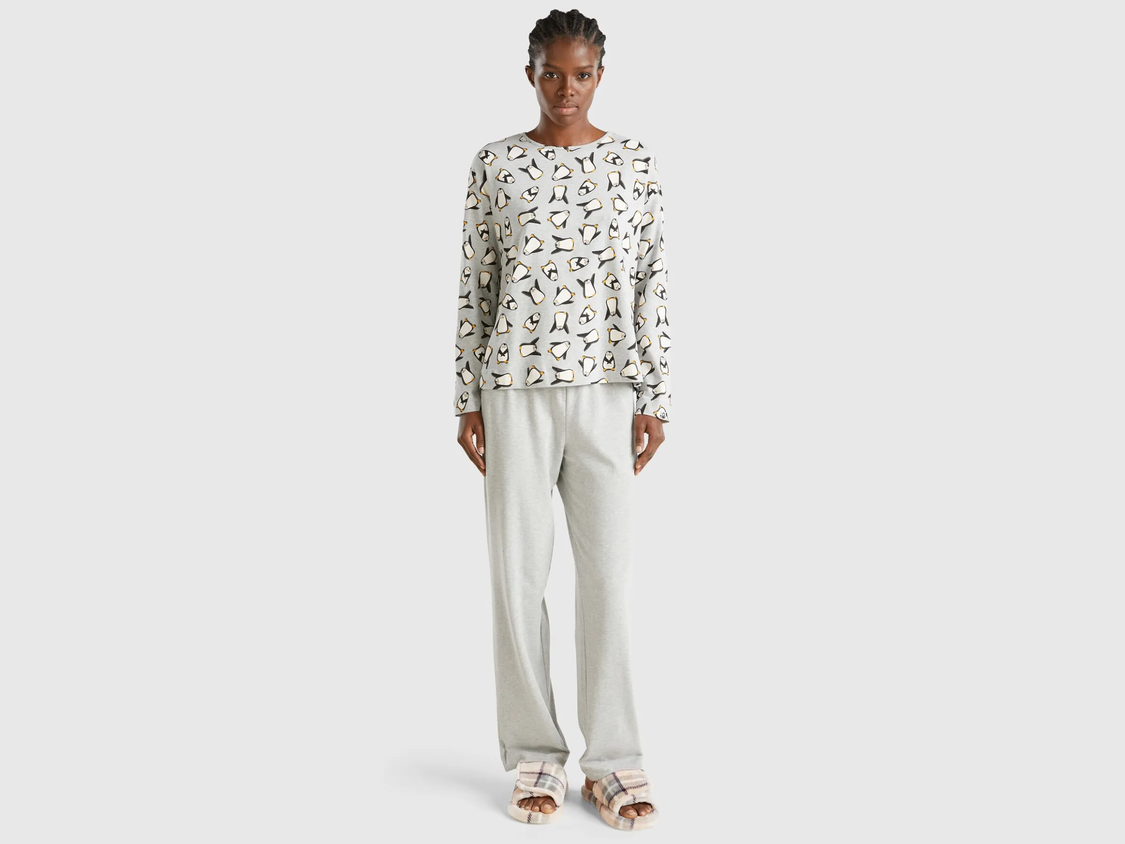 Pyjamas with penguin print