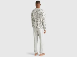 Pyjamas with penguin print