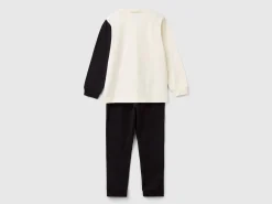 Pyjamas with penguin print