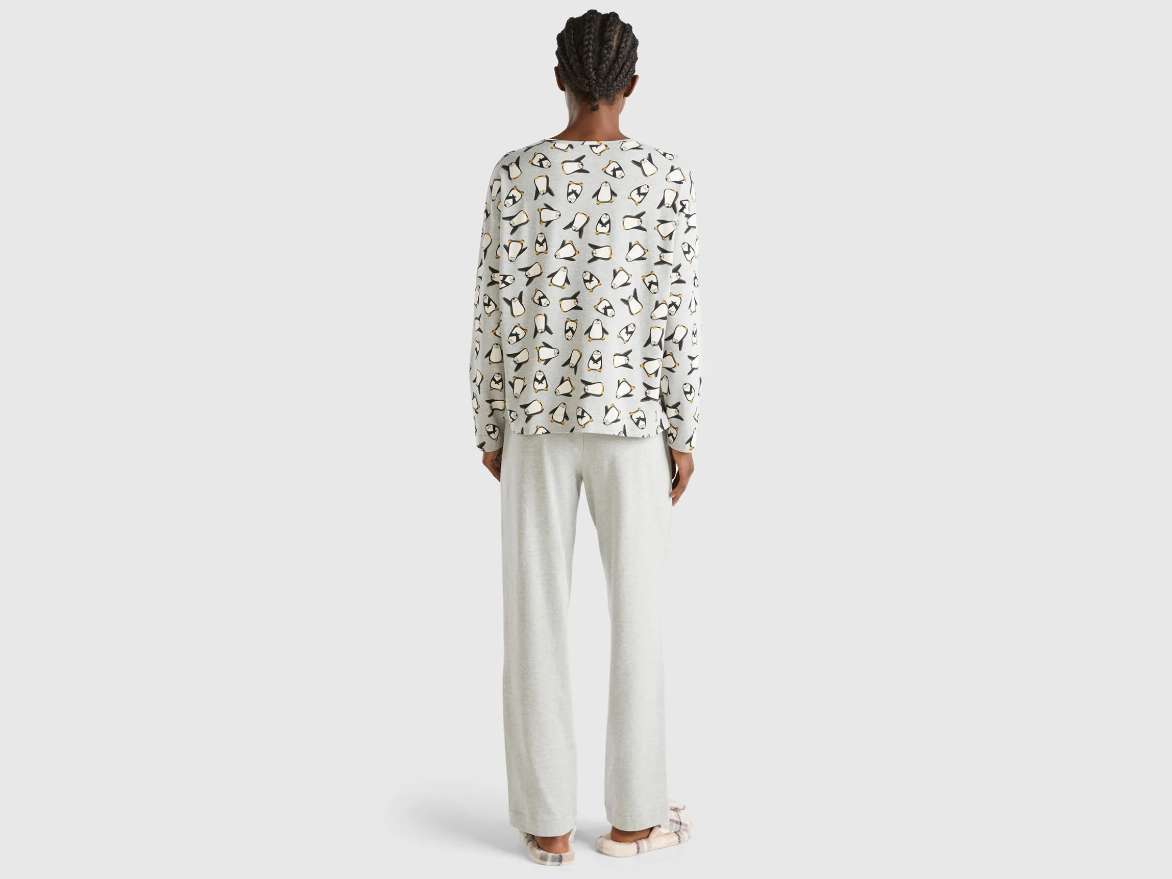 Pyjamas with penguin print