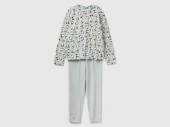 Pyjamas with penguin print