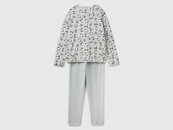 Pyjamas with penguin print