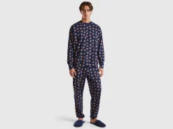 Pyjamas with reindeer print