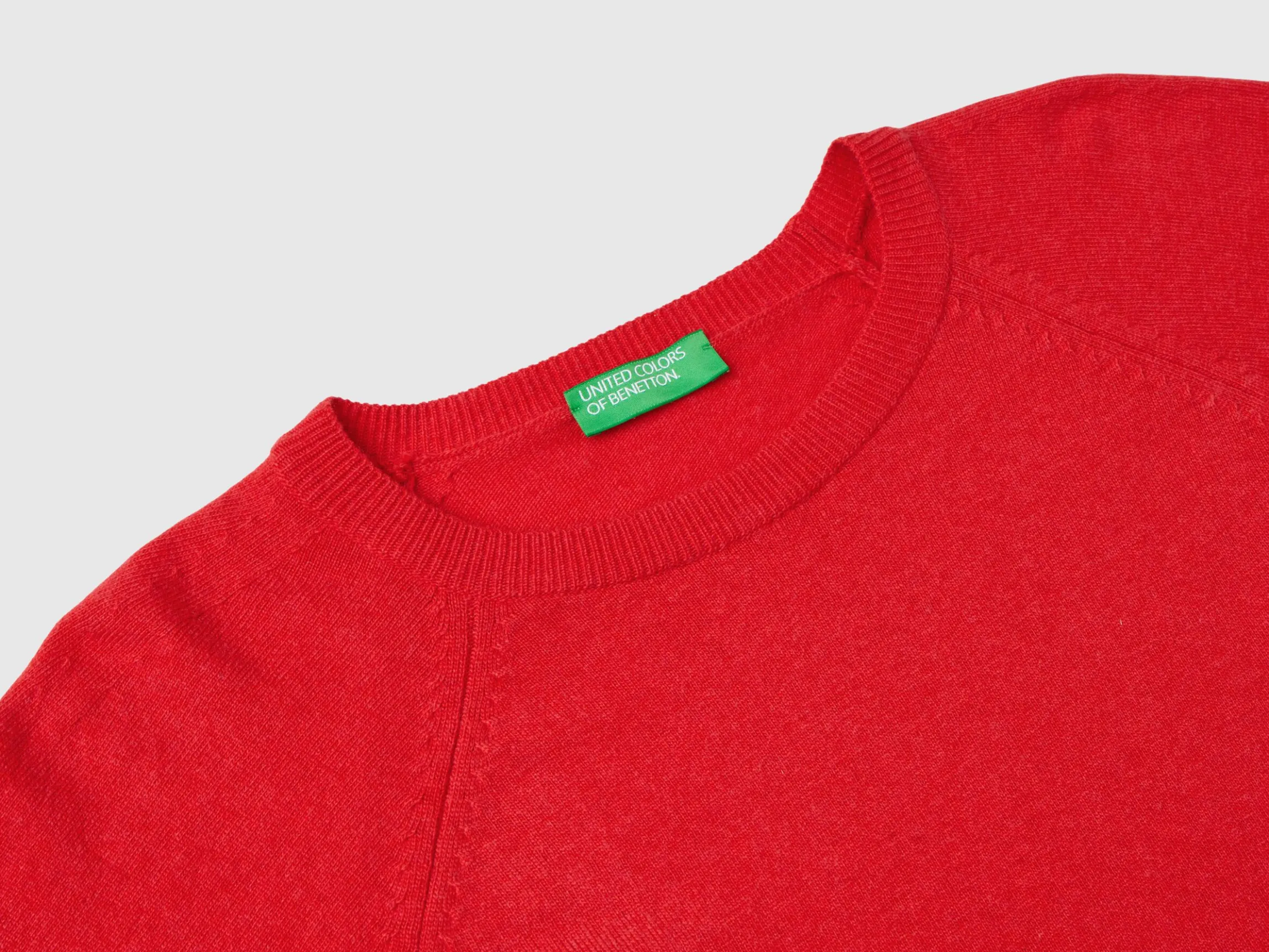 Red crew neck sweater in wool and cashmere blend