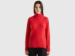 Red turtleneck in wool and cashmere blend