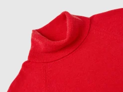 Red turtleneck in wool and cashmere blend