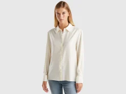 Regular fit flowy shirt