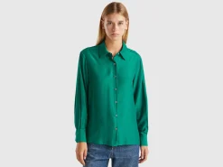 Regular fit flowy shirt