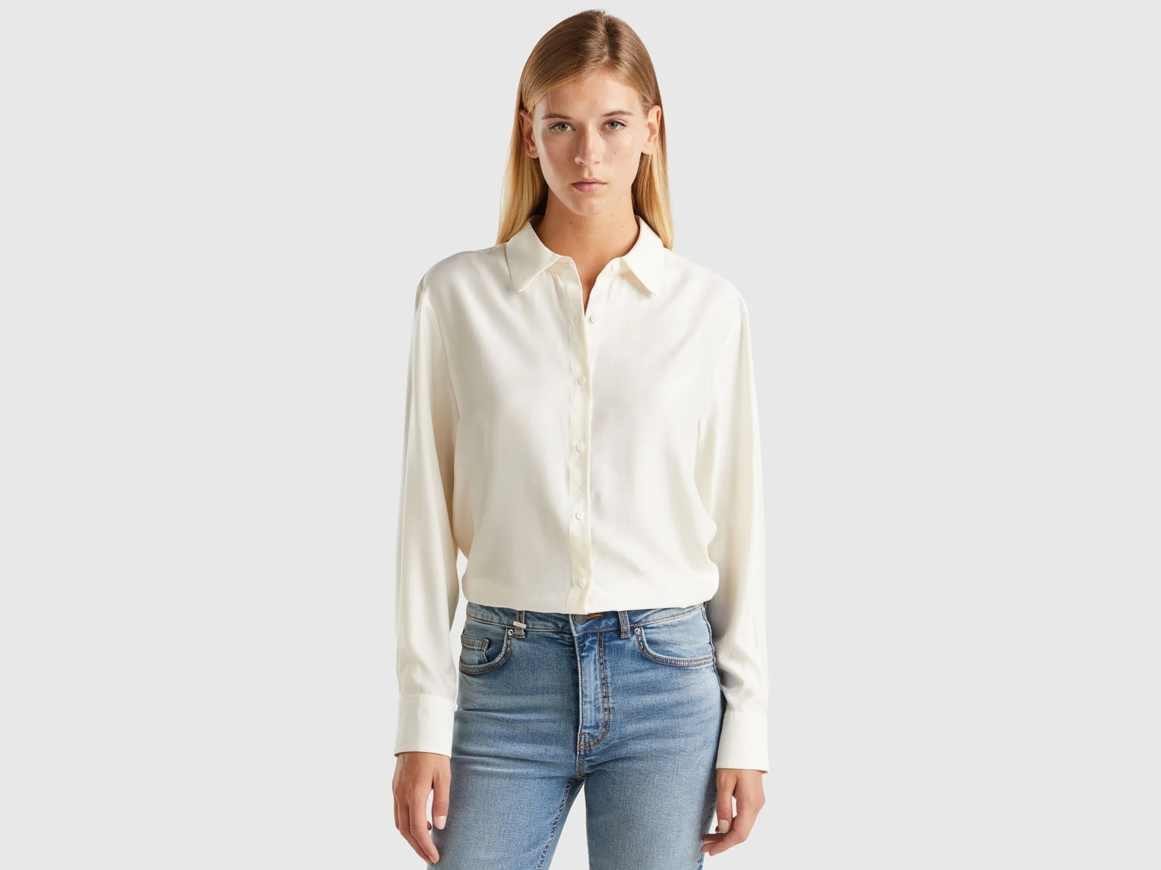 Regular fit flowy shirt