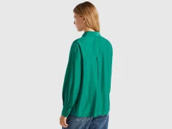 Regular fit flowy shirt