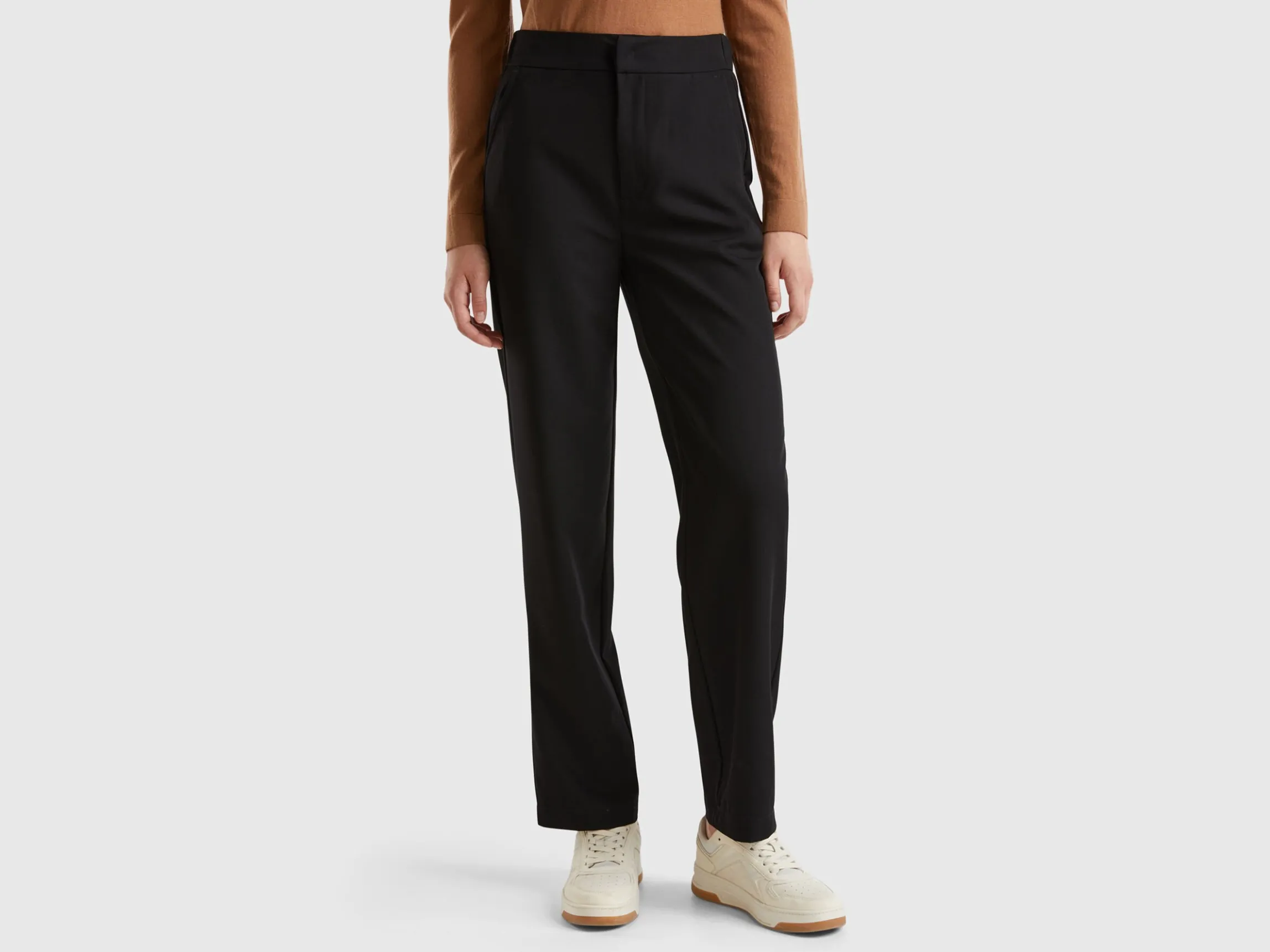 Regular fit flowy trousers