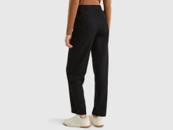 Regular fit flowy trousers
