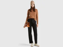 Regular fit flowy trousers