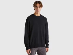 Relaxed fit sweater
